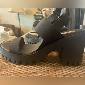 Steve Madden Size 10 Black Heel Sandal